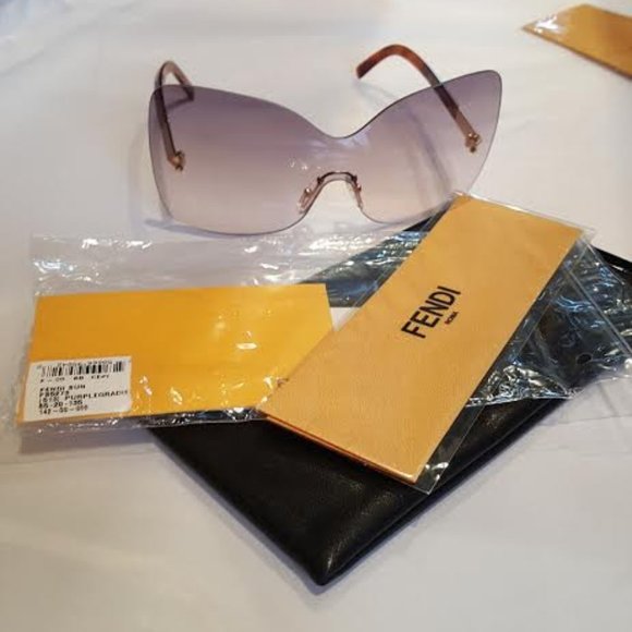 Authentic Fendi Runway FS5273 Shield Sunglasses - Picture 5 of 8